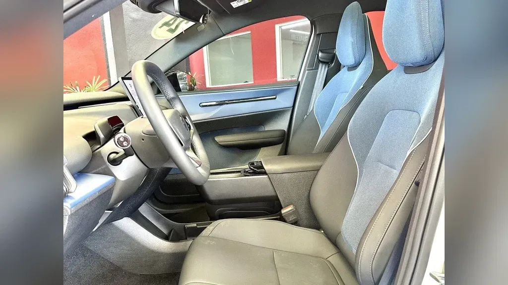 Volvo EX30 - Imagem 13