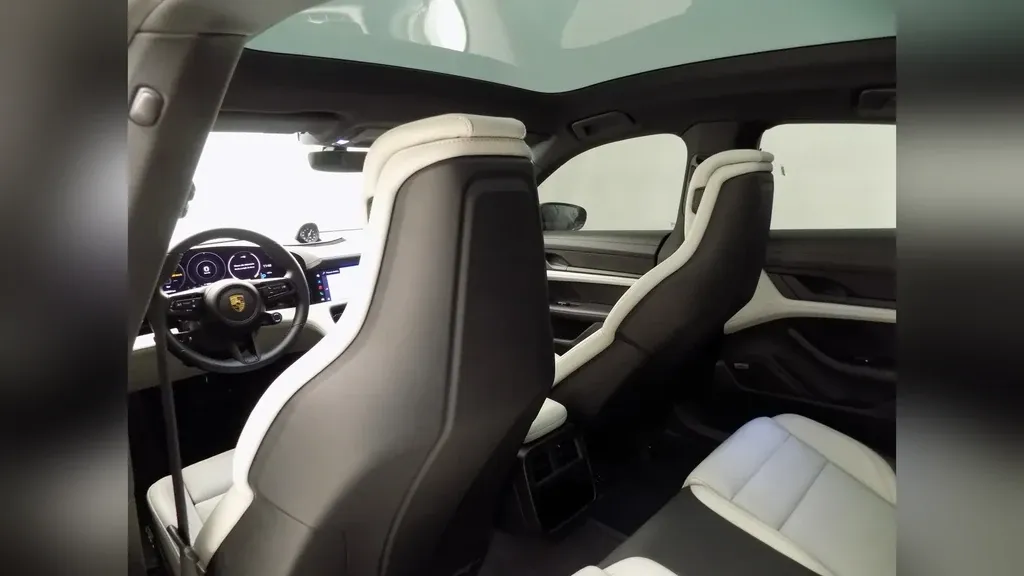 Porsche Taycan - Imagem 17