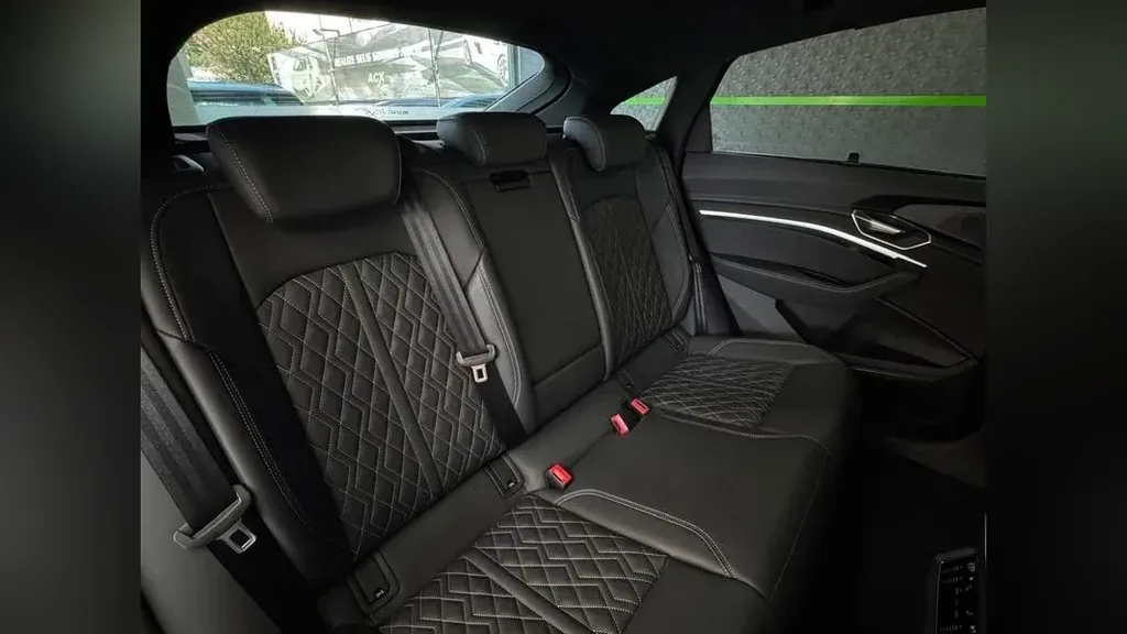 Audi Q8 Sportback E-tron - Imagem 11