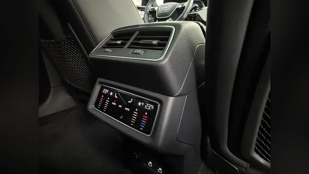 Audi Q8 Sportback E-tron - Imagem 12