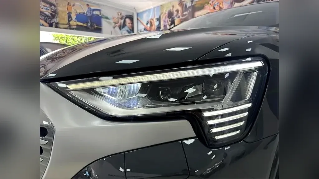 Audi Q8 Sportback E-tron - Imagem 19