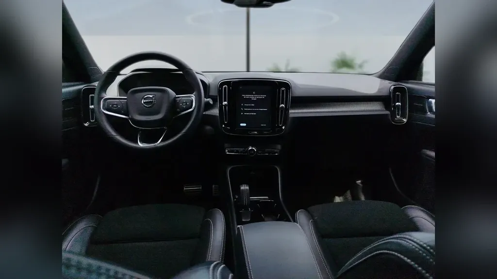 Volvo XC40 Recharge - Imagem 12