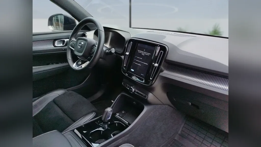Volvo XC40 Recharge - Imagem 14