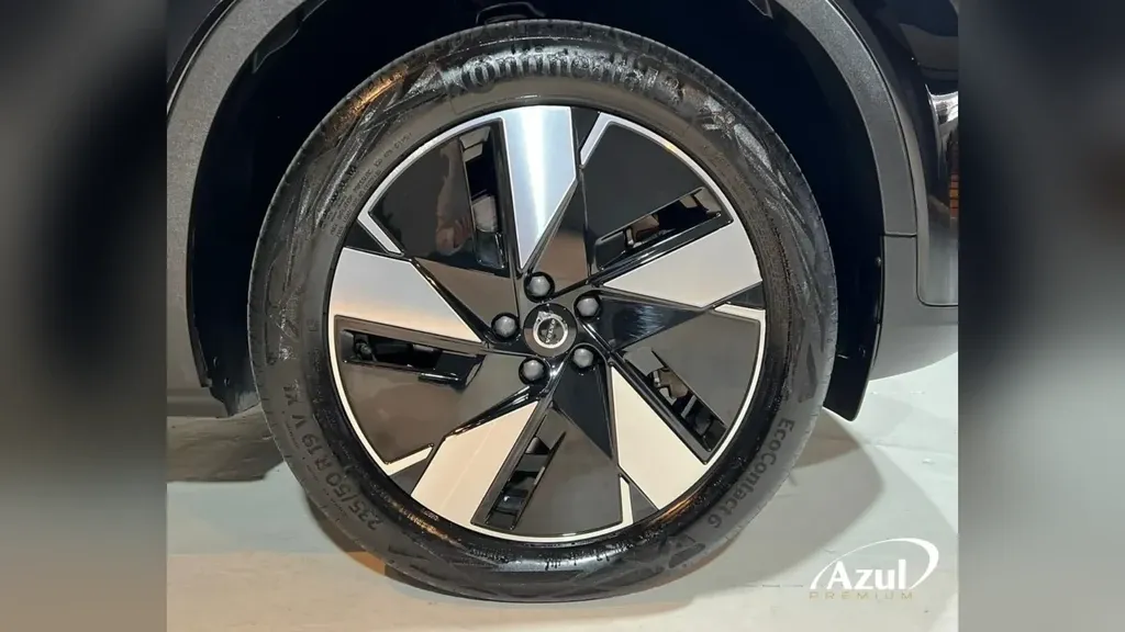 Volvo XC40 Recharge - Imagem 9