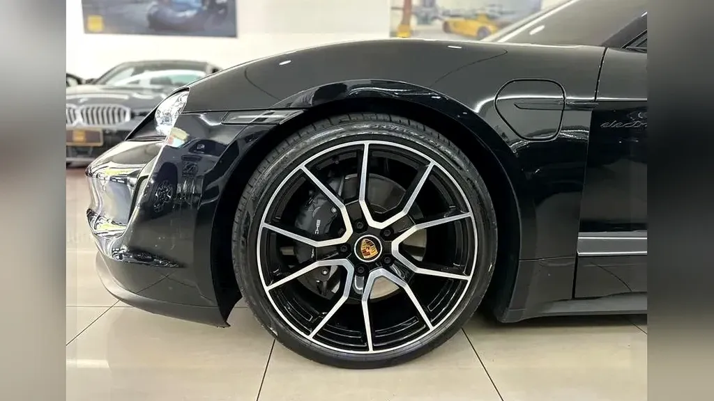 Porsche Taycan - Imagem 7