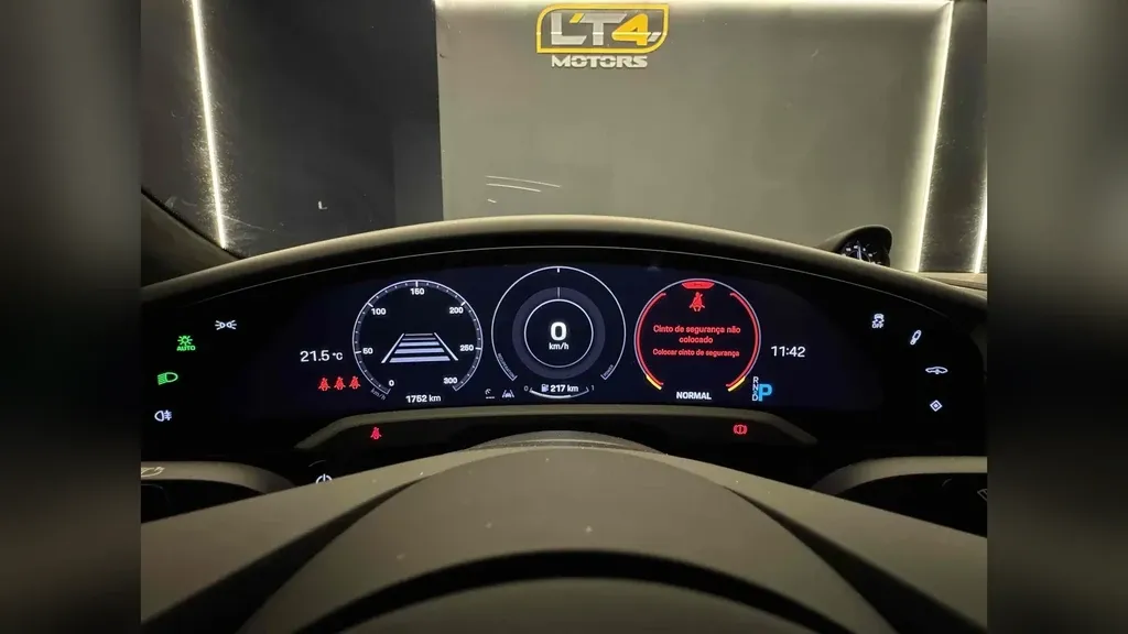 Porsche Taycan - Imagem 16