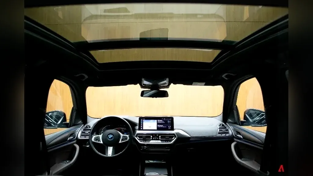 BMW IX3 - Imagem 11