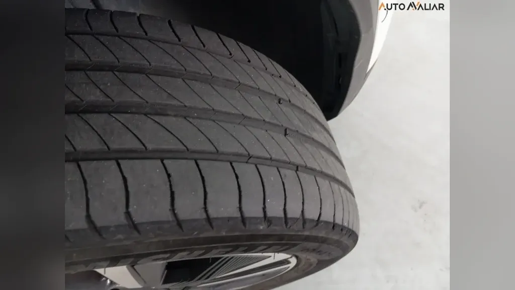 Peugeot E-2008 - Imagem 12