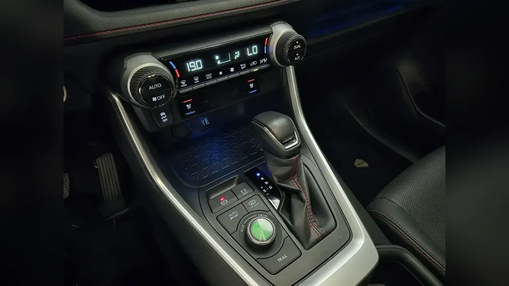 Toyota Rav4 EV - Imagem 11