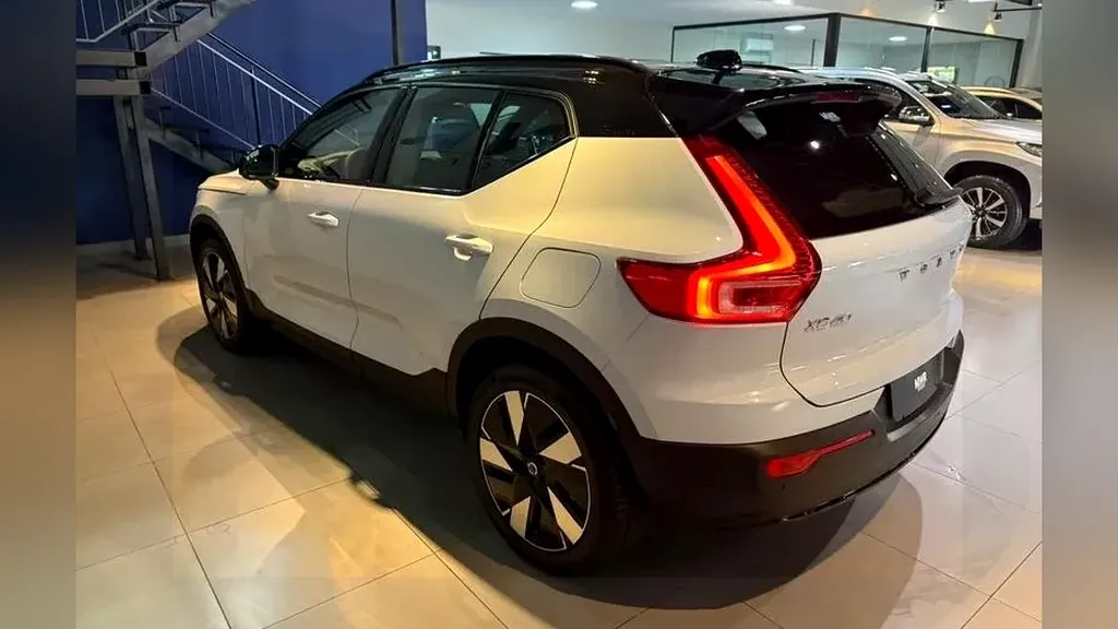 Volvo XC40 Recharge - Imagem 9