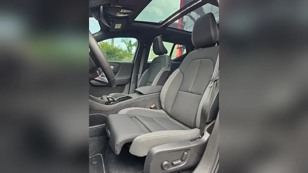 Volvo EX40 - Imagem 18