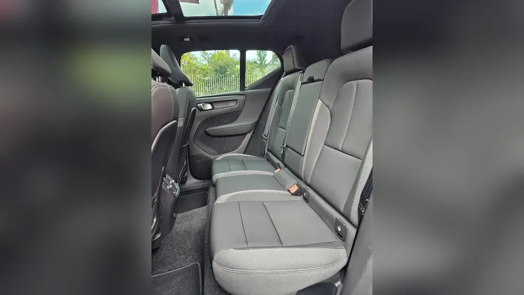 Volvo EX40 - Imagem 19