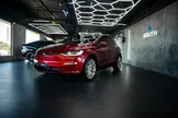 Tesla Model X - Miniatura 1