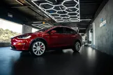 Tesla Model X - Miniatura 2