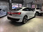 Audi Q8 Sportback E-tron - Miniatura 4