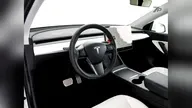 Tesla Model Y - Miniatura 5