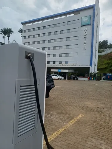 Foto 3 da estação PluGo Ibis Manhuacu